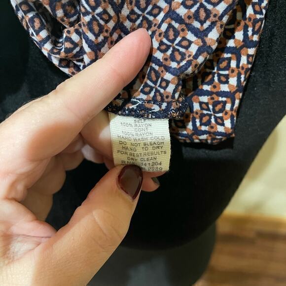 Hem &‎ Thread Dress - Picture 3 of 6